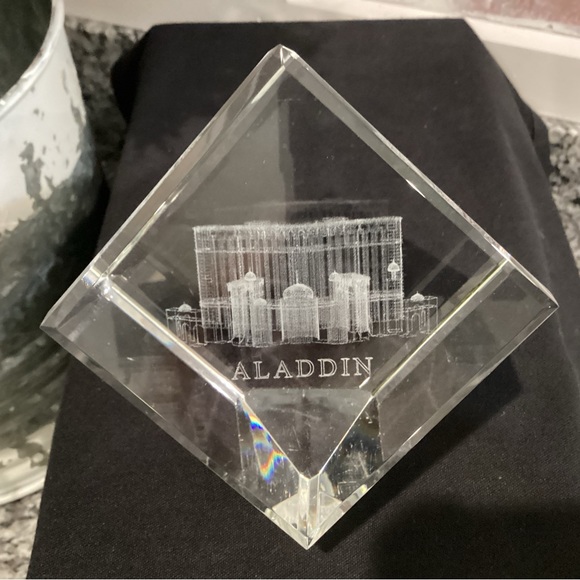 Vintage - Aladdin Casino / Hotel - Vegas - Cut Crystal Glass Collectible - Nice - Picture 2 of 12